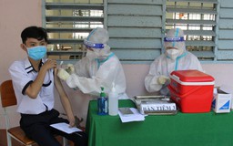 Học sinh lớp 12 Kiên Giang tiêm 1 mũi vắc xin Covid-19 sẽ được đến trường