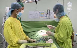 Cần Thơ: Phẫu thuật khẩn cấp cứu chàng trai tự đâm lòi ruột, đứt dạ dày