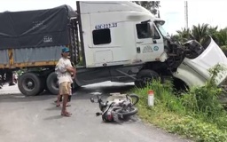 Tiền Giang: Tránh xe máy, xe đầu kéo lao vào lan can cầu trên tỉnh lộ 868B