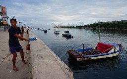 Bão lớn ập vào Cuba