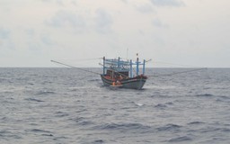 Hai tàu cá chết máy, 14 ngư dân cầu cứu khẩn cấp