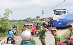 Bình Định: Tử vong sau cú va chạm, bị xe khách cán qua người