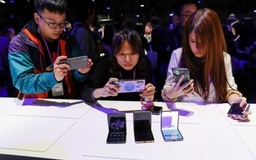 Samsung sắp tung smartphone gập giá dưới 800 USD