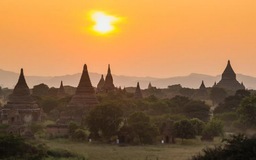 Myanmar truy tố hướng dẫn viên để du khách mang giày dép vào chùa