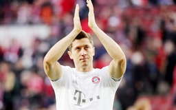Lewandowski san bằng kỷ lục của huyền thoại Gerd Muller ở Bundesliga