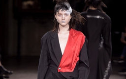 Sự khác biệt của nhà thiết kế Yohji Yamamoto