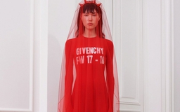 Ngập tràn sắc đỏ trong BST Thu Đông của Givenchy