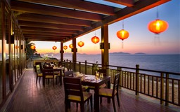 Khám phá bể bơi dài nhất Việt Nam tại Golden Sand Resort & Spa