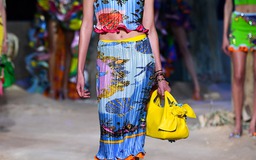 Để không lạc mốt, bạn hãy tham khảo ngay xu hướng sandal, giày xuân hè 2021 dưới đây