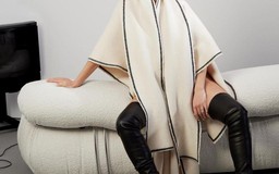 Rosie Huntington-Whiteley thoải mái khoe bụng bầu lùm lùm trong những thiết kế tối giản sành điệu