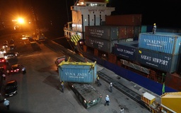 Cần Thơ đón tàu container siêu trọng sau nhiều năm vắng bóng