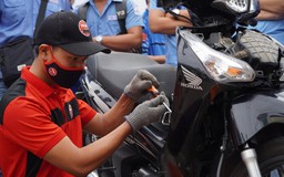 Độc đáo ATM bugi, ‘phao cứu sinh’ cho xe máy mùa mưa ngập