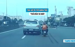 ‘Cả giận mất khôn’, tài xế xe bán tải tạt đầu xe máy suýt gây tai nạn