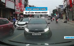 Lái xe Kia K3 chạy ngược chiều, tài xế còn ‘ngoan cố’ nhất định không lùi lại