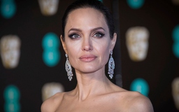 Angelina Jolie cân nhắc đóng phim siêu anh hùng của Marvel