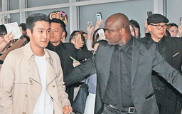Sao TVB bất ngờ làm vệ sĩ cho Siwon, tiết lộ thù lao cao hơn nghề diễn
