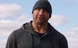 Bỏ hình tượng ‘vai u thịt bắp’, Dave Bautista hóa gia sư 'cục mịch' trong phim mới