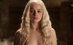 Emilia Clarke thừa nhận áp lực khi đóng những cảnh khỏa thân trong 'Game of Thrones'