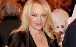 Sau cuộc hôn nhân dài 12 ngày, 'bom sex' Pamela Anderson vẫn muốn cưới lần 6