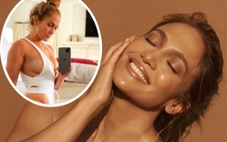 Jennifer Lopez ‘đốt cháy’ Instagram với body rực lửa