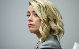 Phản ứng của Amber Heard khi bị Kate Moss ‘lật tẩy’ trước tòa