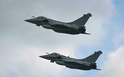 Vì căng thẳng ngoại giao, Algeria cấm máy bay quân sự Pháp vào không phận