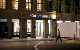 Ngân hàng Thụy Sĩ Credit Suisse bị tố giữ hàng chục tỉ USD tiền 'bẩn'