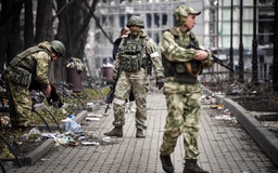 Nga ra thời hạn đầu hàng cho binh sĩ Ukraine ở Mariupol, Tổng thống Zelensky cảnh báo