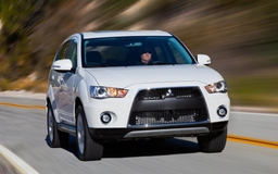 Mitsubishi triệu hồi 200.000 xe Outlander và Outlander Sport