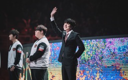 Rift Rivals 2017: HLV kkOma bất ngờ được nữ phóng viên cầu hôn