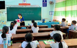 Cùng ăn ở để dạy tiếng Anh miễn phí cho học sinh nghèo