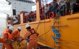 Cứu kịp thời thuyền viên Trung Quốc bị đột quỵ trên biển