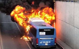 TP.HCM: Xe buýt cháy dữ dội ở khu vực hầm chui An Sương