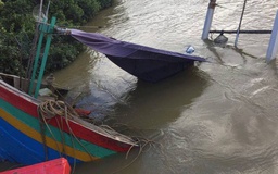 Quảng Bình: Tàu cá bị đâm chìm khi đang neo đậu trên sông