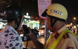 Bao nhiêu người Sài Gòn 'uống xã giao' ngày Tết bị CSGT thổi nồng độ cồn?