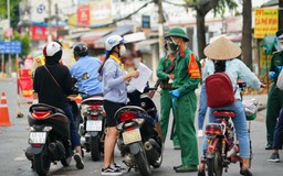 Quân đội hỗ trợ TP.HCM siết chặt giãn cách: Đủ loại giấy đi đường, nhiều người buộc trở về nhà
