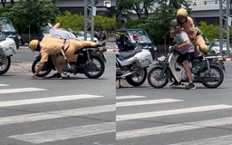 CSGT TP.HCM khống chế người chạy xe máy: 'Người vi phạm xin lỗi, mong được thông cảm'