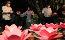Các chùa ở TP.HCM tổ chức thả hoa đăng, cầu an đầu năm thế nào?