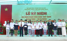 Trao học bổng Nguyễn Thái Bình tại ngôi trường có 200 học sinh giỏi quốc gia
