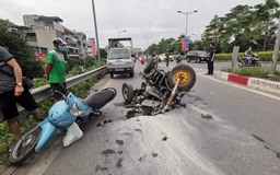 Xe ba bánh tự chế cháy dữ dội trên đường Vành đai 2