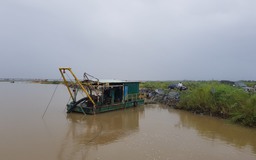 Phú Yên: Ngang nhiên lấp sông làm đường khai thác cát
