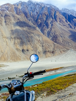 Chuyến đi phượt bằng xe máy của chàng trai Việt ở vùng đất dưới dãy Himalaya