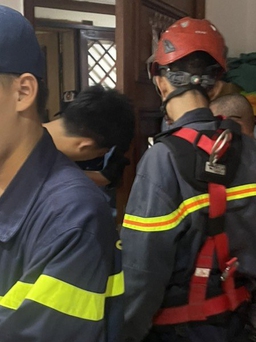 Đắk Lắk: Giải cứu bé 2 tuổi mắc kẹt ở căn hộ tầng 16 chung cư