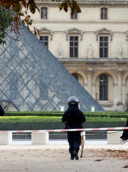 Pháp sơ tán bảo tàng Louvre, cung điện Versailles sau khi bị dọa đánh bom