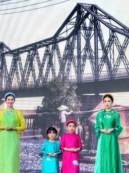 Tôn vinh nét đẹp áo dài truyền thống trong lễ hội Áo dài du lịch Hà Nội
