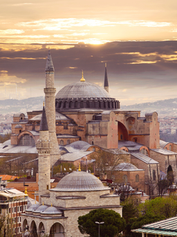 Khám phá bí mật của Istanbul: Hagia Sophia, chợ cổ và ẩm thực độc đáo