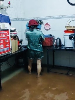 Người dân vùng ngập lụt Đà Nẵng lên tiếng phản ứng chuyện 'không chống ngập như cảnh báo'