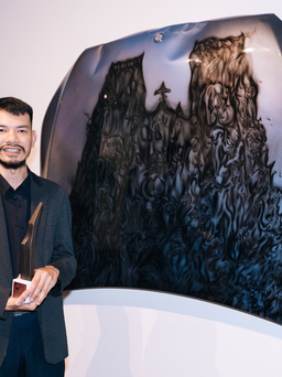 Trịnh Minh Tiến đoạt giải ‘UOB Painting of the Year’ và phần thưởng 500 triệu đồng
