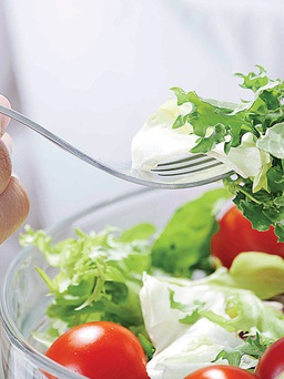 Ngày mới với tin tức sức khỏe: Ăn rau trước bữa ăn giúp giảm đường huyết