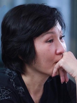Hồng Đào khóc nghẹn nhắc về hai con gái trên sóng truyền hình
